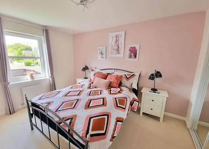 Homely Three Bed In Dom wakacyjny Glasgow