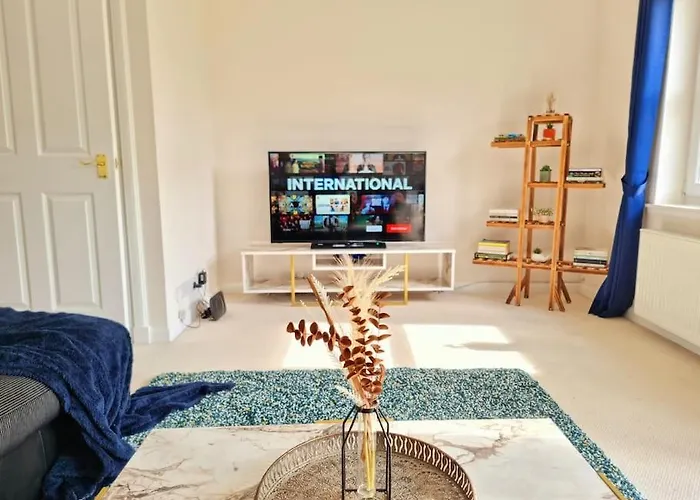 Homely Three Bed In Glasgow