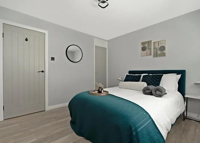 Luxury 1 Bedroom Serviced In Centre Lejlighed