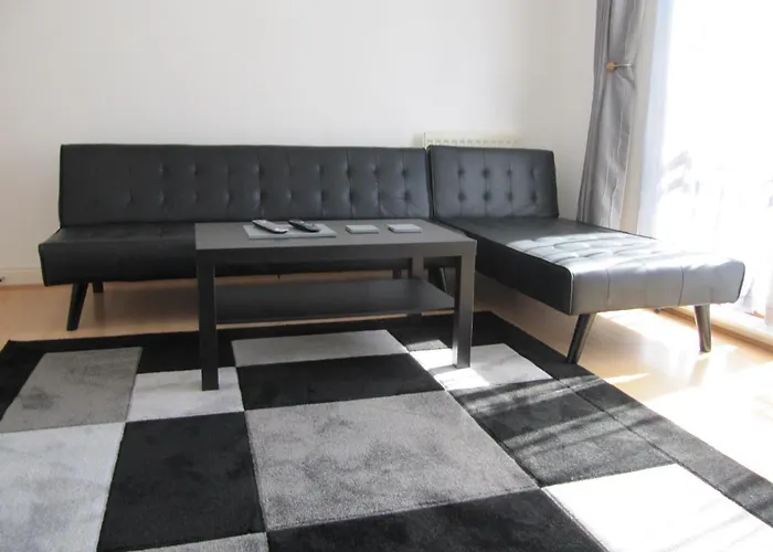 Cozy Off Road 2 Bedroom With Free Wi-fi And Private Parking * Glasgow