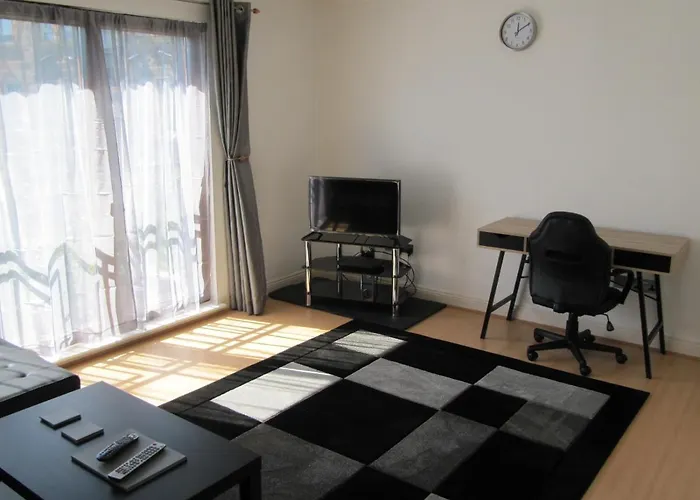 Cozy Off Road 2 Bedroom With Free Wi-fi And Private Parking Appartement