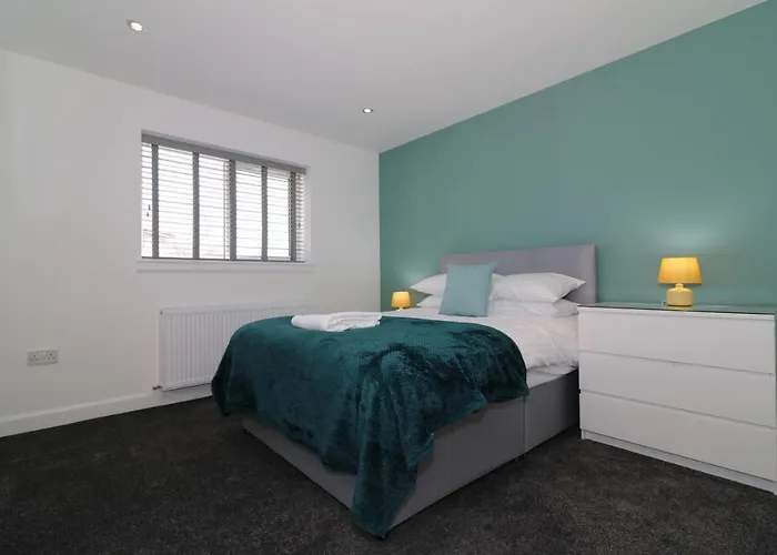 Signature - Railway House 5 Bed