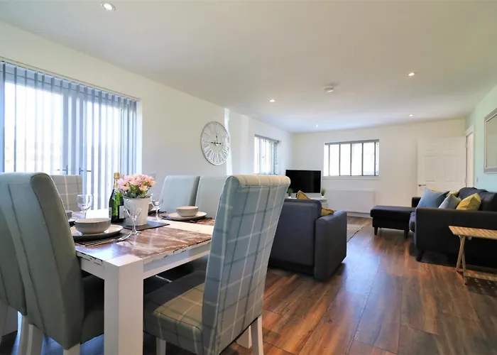 Signature - Railway House 5 Bed *