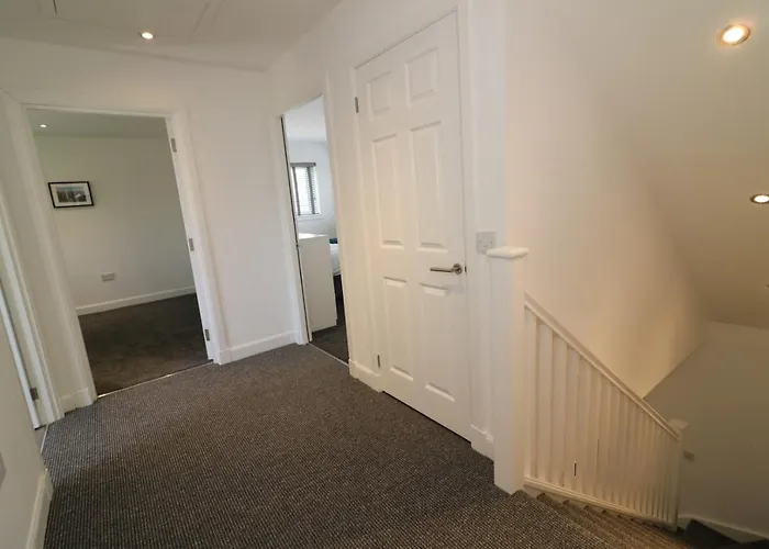 Apartment Signature - Railway House 5 Bed