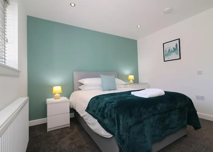 Signature - Railway House 5 Bed