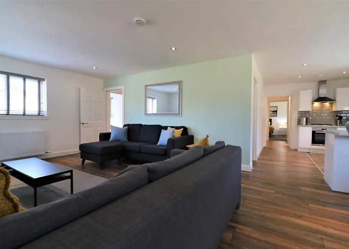 Signature - Railway House 5 Bed *