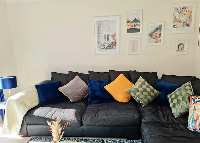 Homely Three Bed In Dom wakacyjny Glasgow