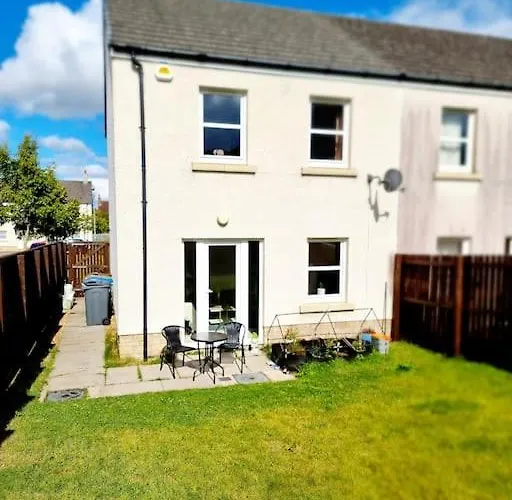 Homely Three Bed In Ferienhaus