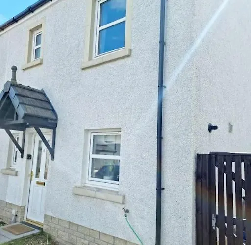 Homely Three Bed In *