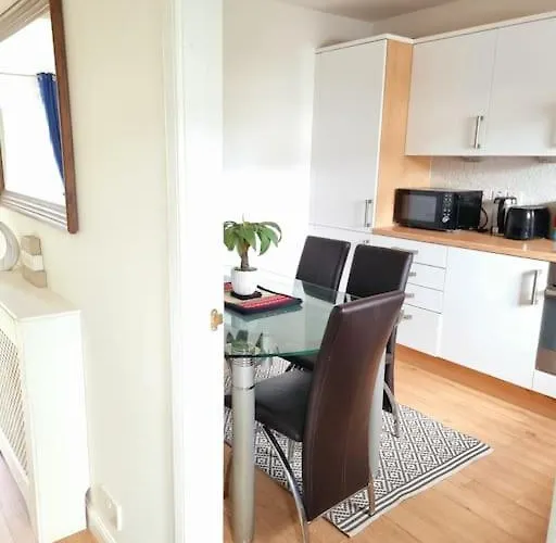 Homely Three Bed In Ferienhaus