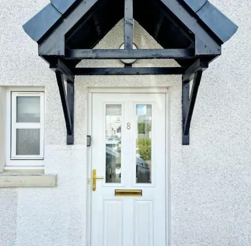 Homely Three Bed In Dom wakacyjny *