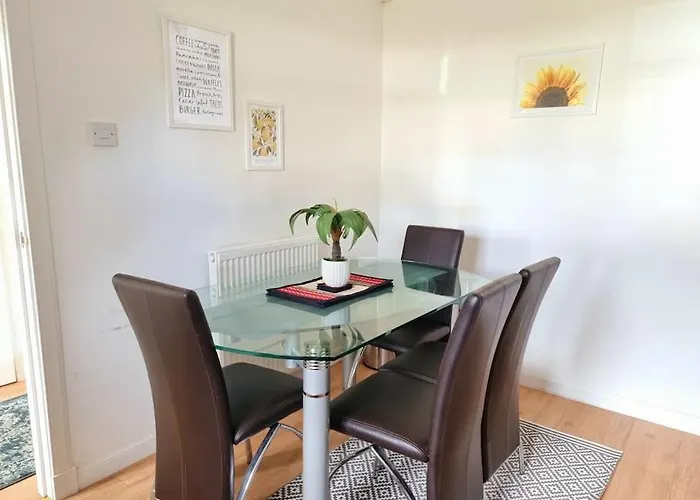 Homely Three Bed In Holiday home