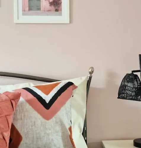 Homely Three Bed In Holiday home Glasgow