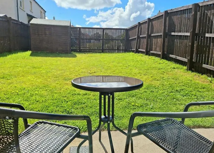 Homely Three Bed In Dom wakacyjny Glasgow