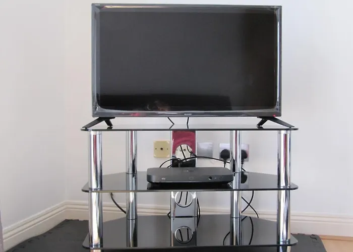 Cozy Off Road 2 Bedroom With Free Wi-fi And Private Parking