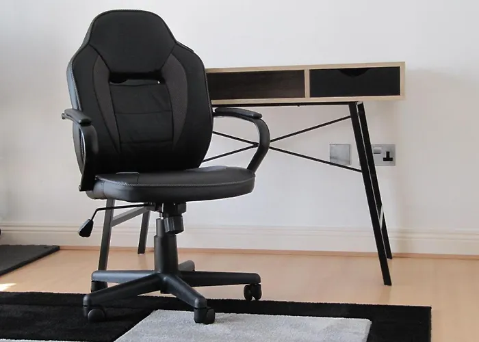 Cozy Off Road 2 Bedroom With Free Wi-fi And Private Parking * Glasgow