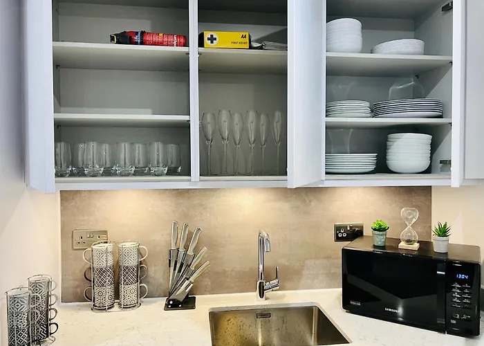 Designer House - Of / 'hillhead' West End G12 - Luxurious & Contemporary Detached House / Terrace / Garden / 'electric Car Charging' Garage Parking Villa