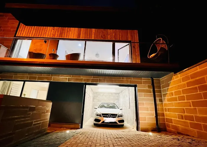 Villa Designer House - Of / 'hillhead' West End G12 - Luxurious & Contemporary Detached House / Terrace / Garden / 'electric Car Charging' Garage Parking *