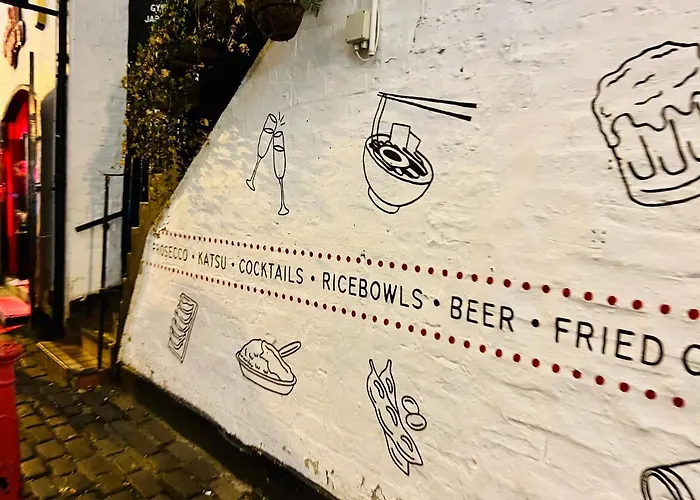 Designer House - Of / 'hillhead' West End G12 - Luxurious & Contemporary Detached House / Terrace / Garden / 'electric Car Charging' Garage Parking *