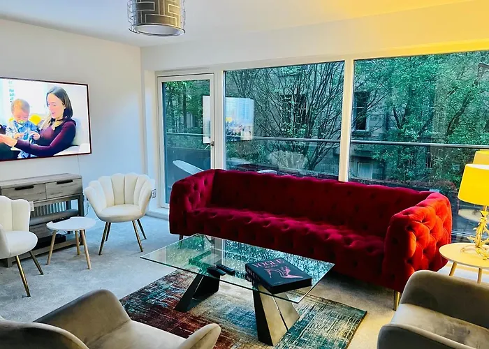 Designer House - Of / 'hillhead' West End G12 - Luxurious & Contemporary Detached House / Terrace / Garden / 'electric Car Charging' Garage Parking * Glasgow