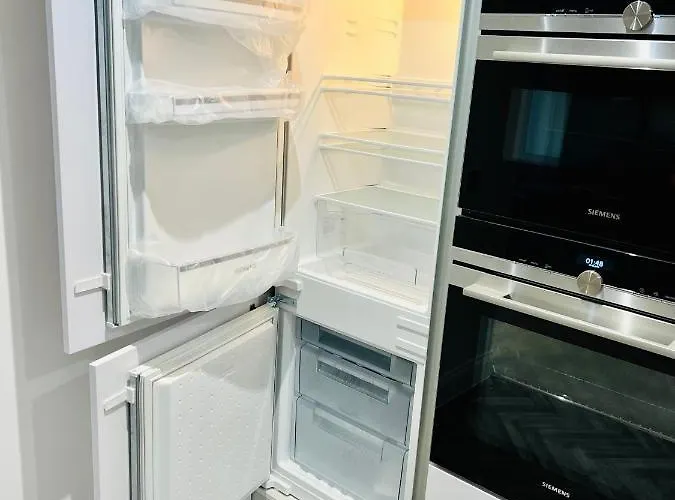 Villa Designer House - Of / 'hillhead' West End G12 - Luxurious & Contemporary Detached House / Terrace / Garden / 'electric Car Charging' Garage Parking *