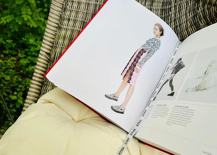 Designer House - Of / 'hillhead' West End G12 - Luxurious & Contemporary Detached House / Terrace / Garden / 'electric Car Charging' Garage Parking Villa Glasgow