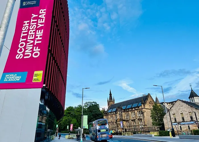 Villa Designer House - Of / 'hillhead' West End G12 - Luxurious & Contemporary Detached House / Terrace / Garden / 'electric Car Charging' Garage Parking