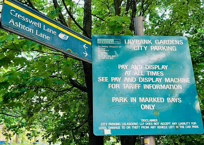 Villa Designer House - Of / 'hillhead' West End G12 - Luxurious & Contemporary Detached House / Terrace / Garden / 'electric Car Charging' Garage Parking