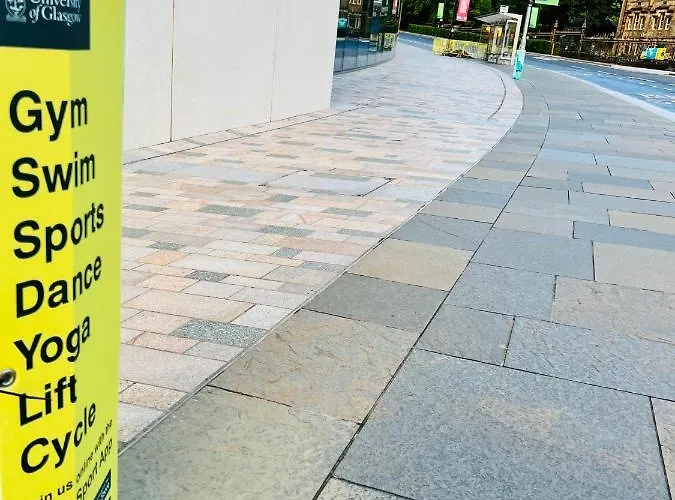 Villa Designer House - Of / 'hillhead' West End G12 - Luxurious & Contemporary Detached House / Terrace / Garden / 'electric Car Charging' Garage Parking *