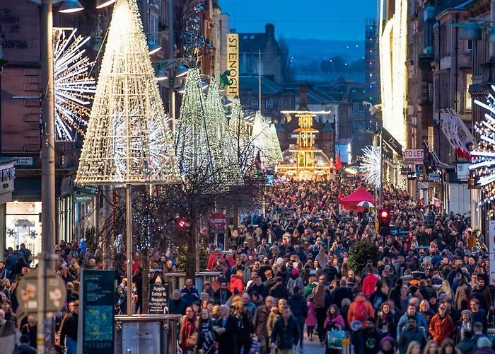 Designer House - Of / 'hillhead' West End G12 - Luxurious & Contemporary Detached House / Terrace / Garden / 'electric Car Charging' Garage Parking Villa *