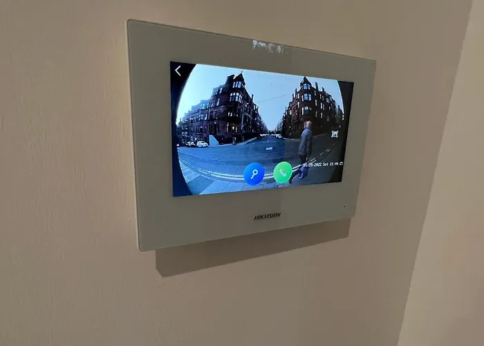 Designer House - Of / 'hillhead' West End G12 - Luxurious & Contemporary Detached House / Terrace / Garden / 'electric Car Charging' Garage Parking Villa Glasgow