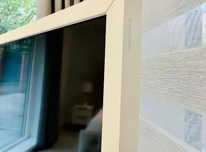 Villa Designer House - Of / 'hillhead' West End G12 - Luxurious & Contemporary Detached House / Terrace / Garden / 'electric Car Charging' Garage Parking