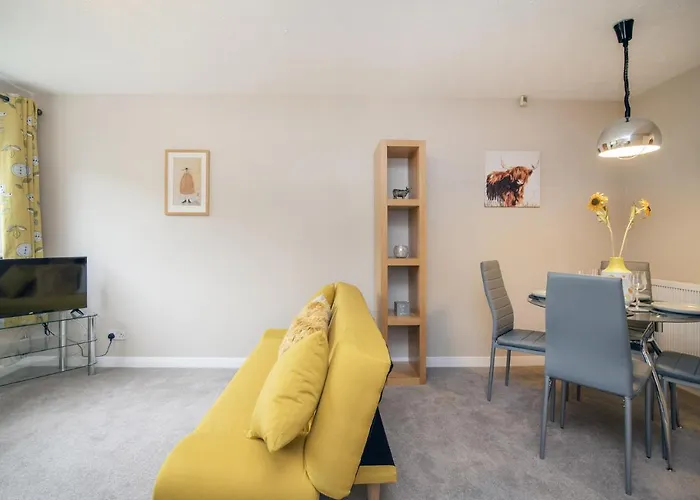 The Kelvin - Peaceful West End River View Glasgow