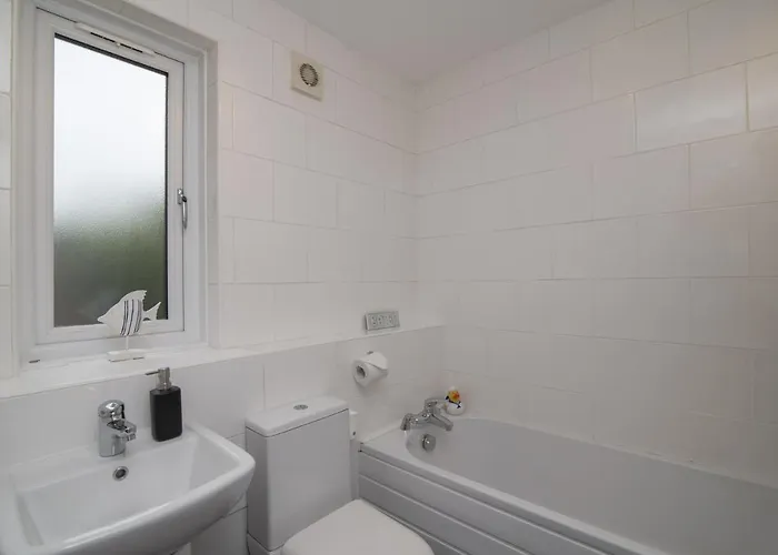 The Kelvin - Peaceful West End River View