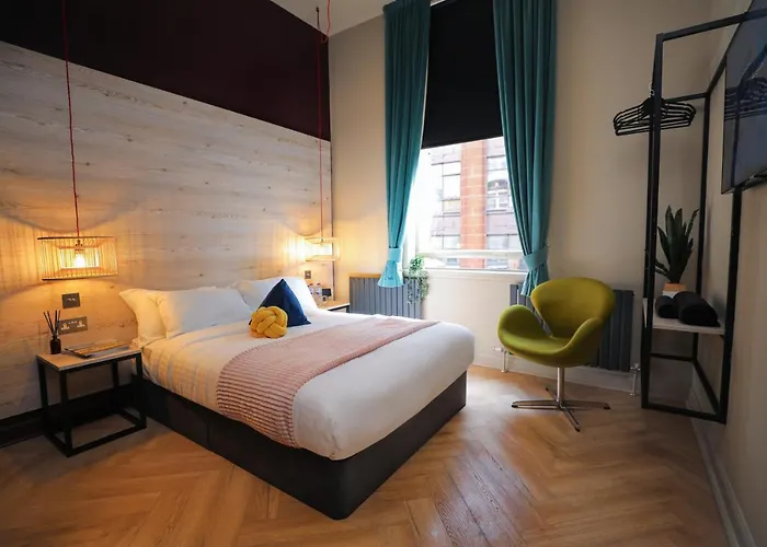 Revolver 4* גלאזגו