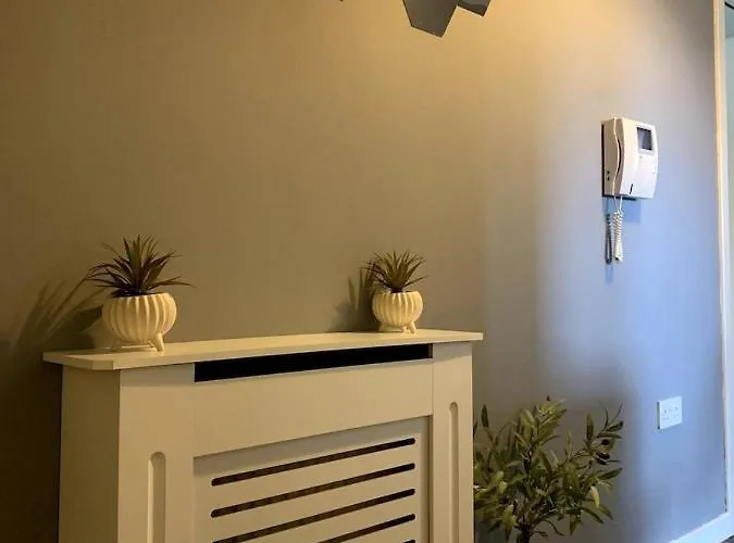 Modern 2 Bedroom Flat With Free Parking In Cambuslang, 公寓 *