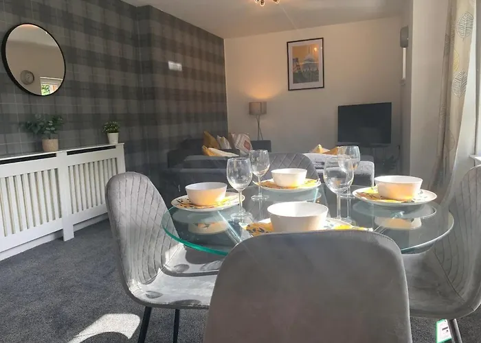 Modern 2 Bedroom Flat With Free Parking In Cambuslang, * Γλασκώβη