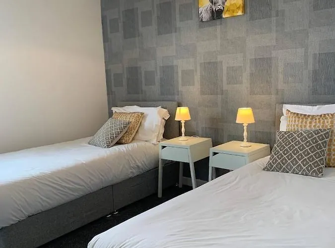 Modern 2 Bedroom Flat With Free Parking In Cambuslang, דירה *