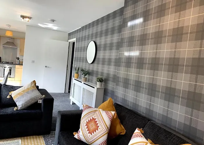 Modern 2 Bedroom Flat With Free Parking In Cambuslang,