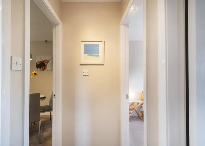 The Kelvin - Peaceful West End River View *