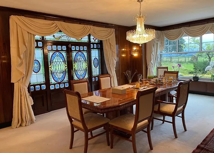 Finn Village Loch Lomond - The Black With Private Jacuzzi-style Bath Homestay Drymen