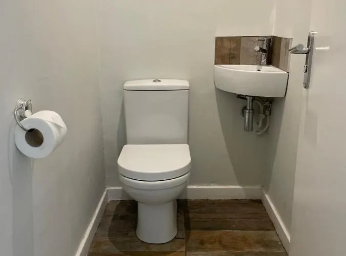 The Abercromby Townhouse - Close To Merchant בית נופש