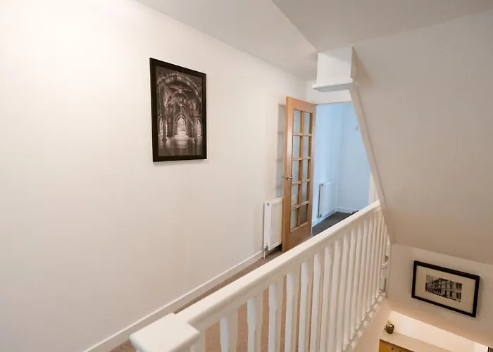 Beautiful Unique 3bed Mews House - Pass The Keys Glasgow