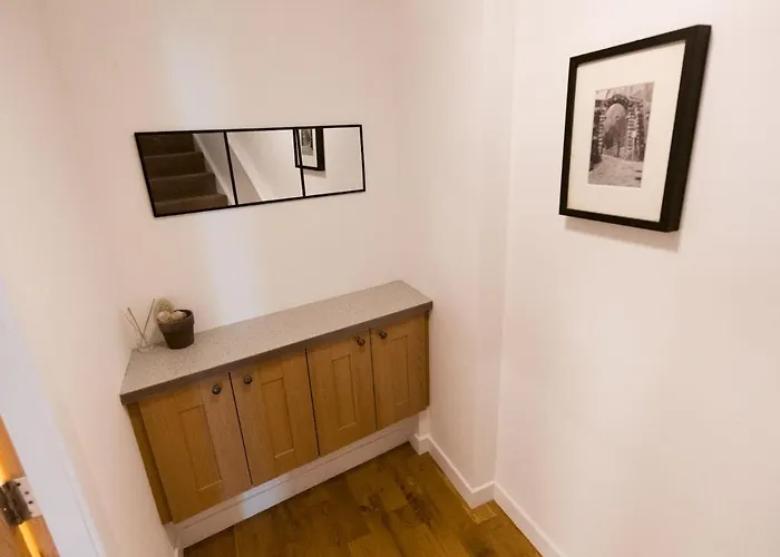 Beautiful Unique 3bed Mews House - Pass The Keys Glasgow