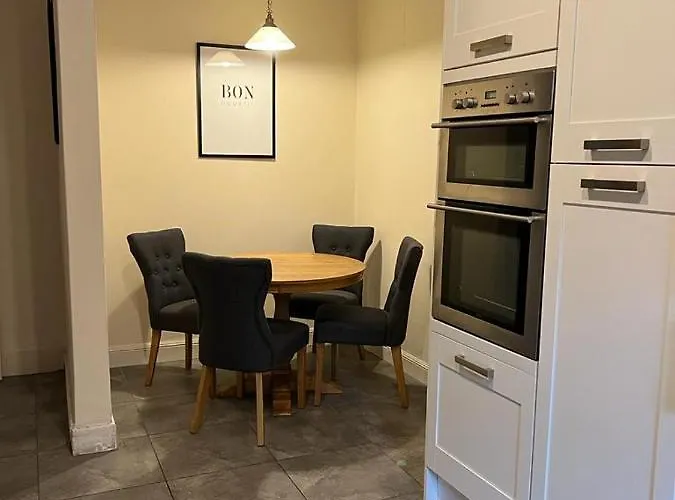 Victorian 3 Bedroom Main Door Flat, King Size Beds , Large Appartamento Glasgow