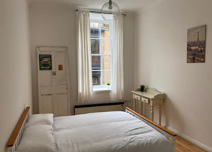 Lovely 1-bed In Merchant Glasgow