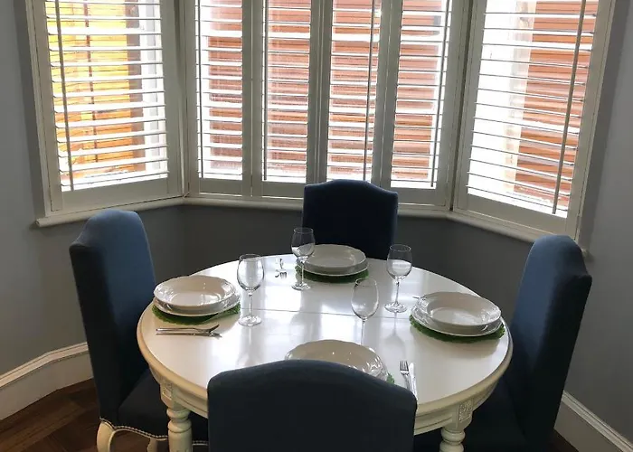 Stylish 2 Bedroom In Park Circus, West End דירה