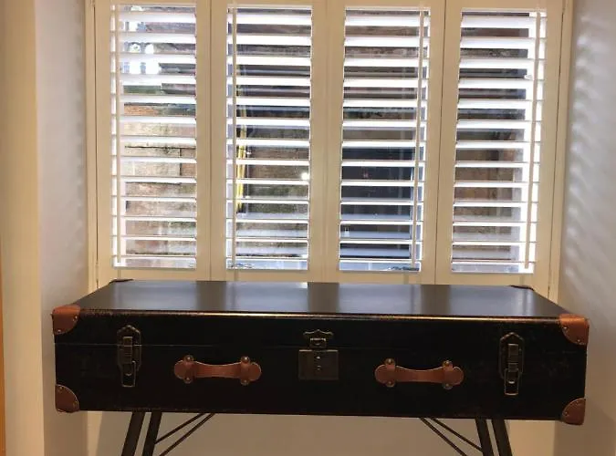 Stylish 2 Bedroom In Park Circus, West End Appartement *