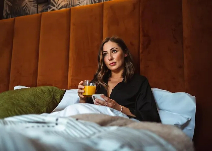 The West End Loft - 5* Retreat - Private Parking!