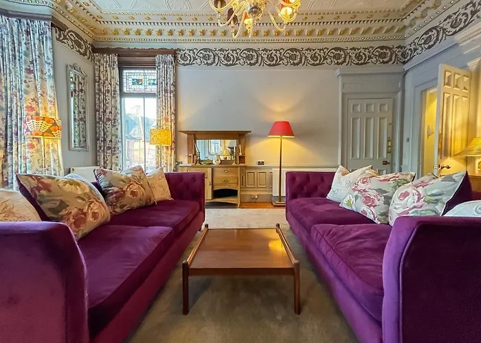 1 Bed Character Filled Глазго